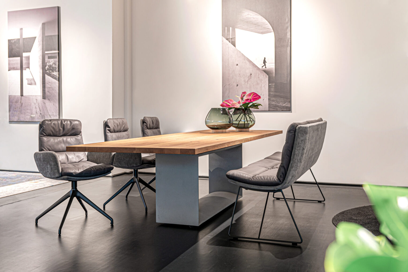 Hintergrundbild KFF - Stühle, Sessel, Hocker und Tische für Esszimmer, Küche & Büro