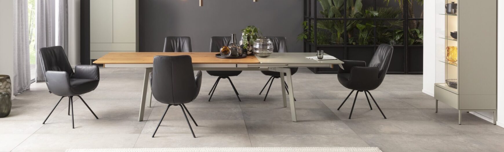 Hintergrundbild GEALUX - Relaxsessel, Esszimmerstühle und Sofas mit intelligenten Komfortfunktionen