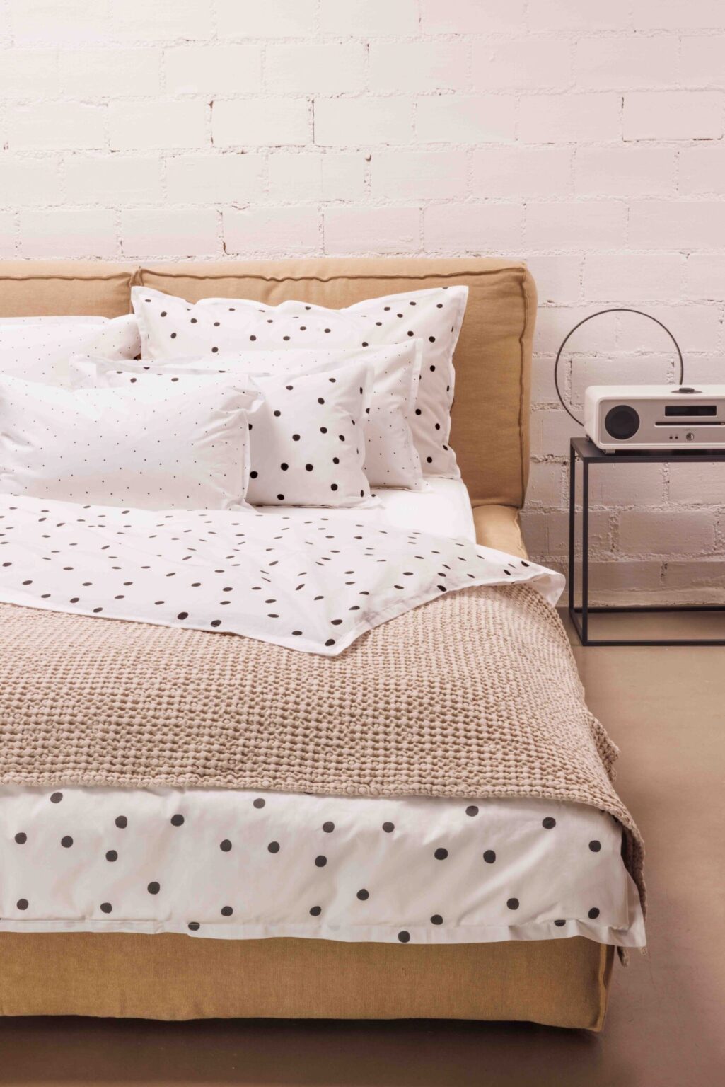 SUNDAY IN BED Galeriebild