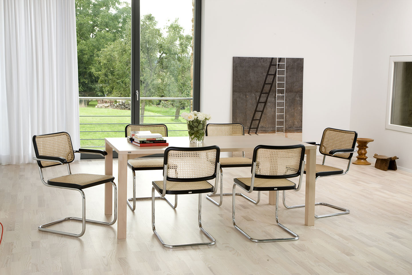 Hintergrundbild THONET - Vom Wiener Kaffeehaus in die ganze Welt