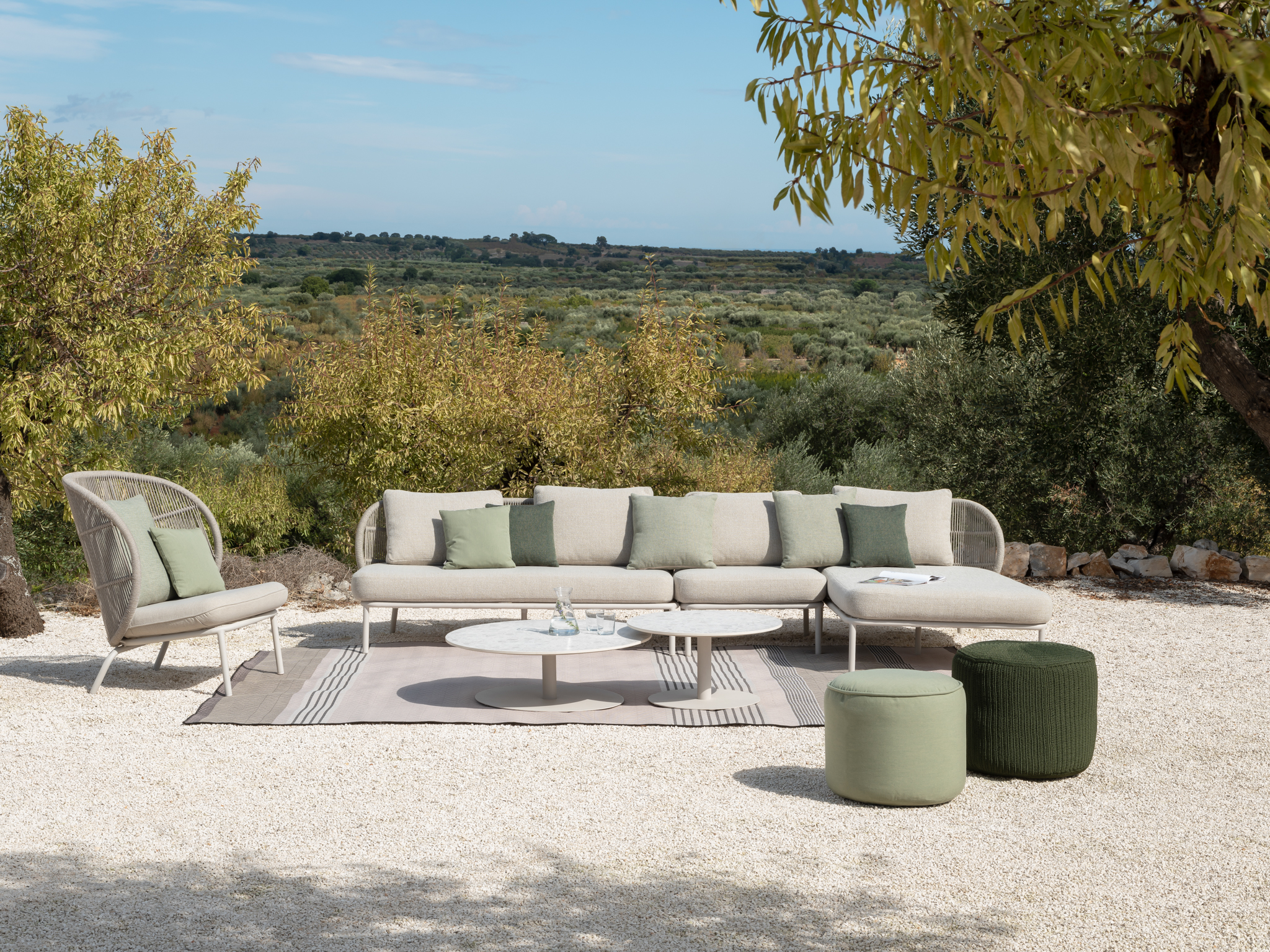 Hintergrundbild VINCENT SHEPPARD - Lloyd-Loom Outdoor-Möbel für Garten & Terrasse