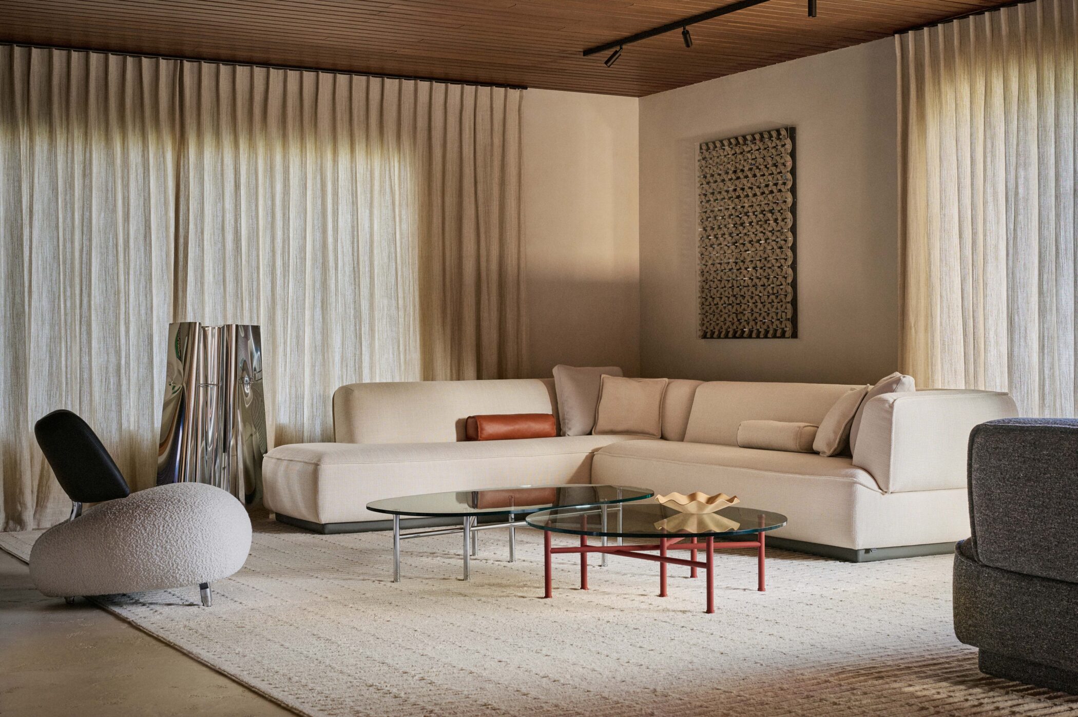 Hintergrundbild LEOLUX - Unverwechselbare Design-Sofas & Sessel aus den Niederlanden