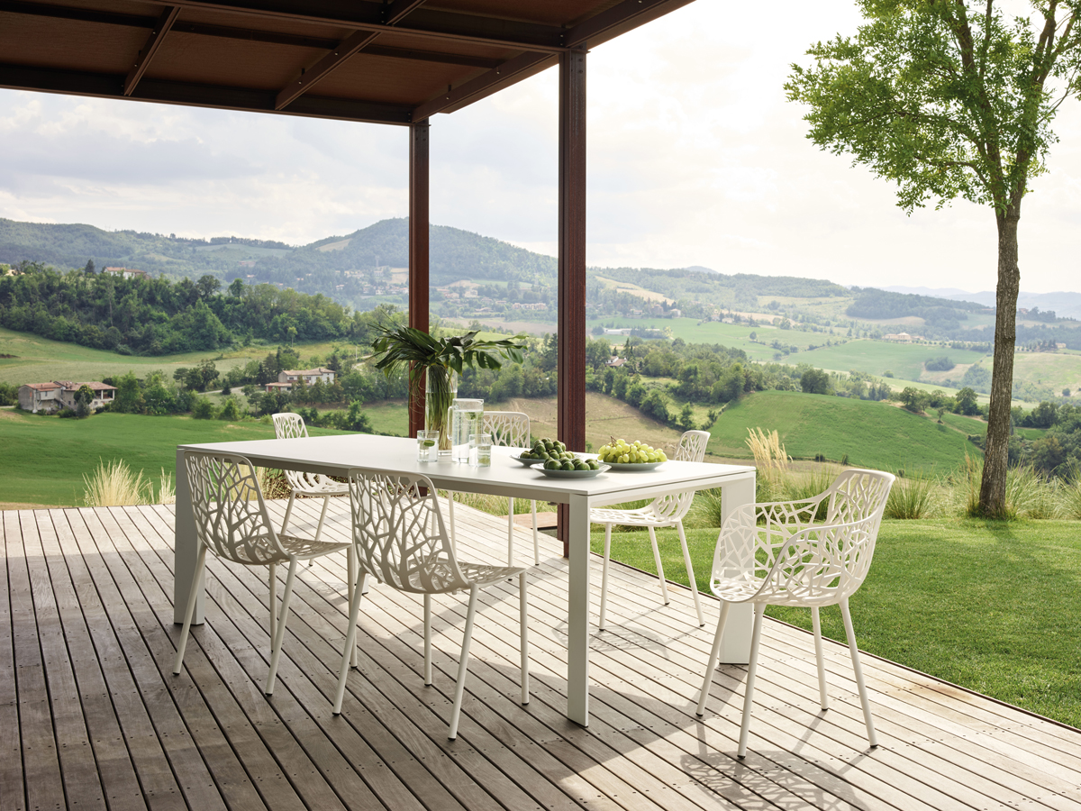 Hintergrundbild FAST - Italienische Design-Outdoor-Möbel für Garten & Terrasse